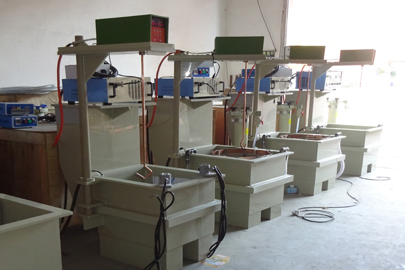 手動掛鍍生產(chǎn)線